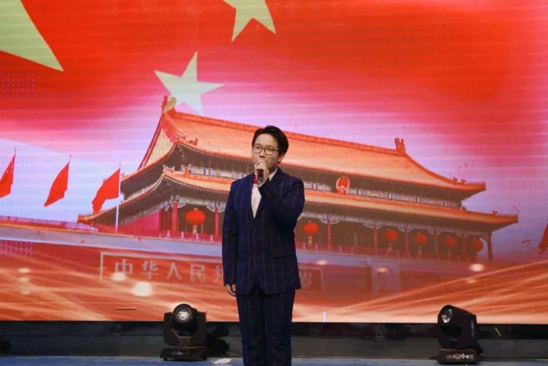 拯救铁笼中的小牛